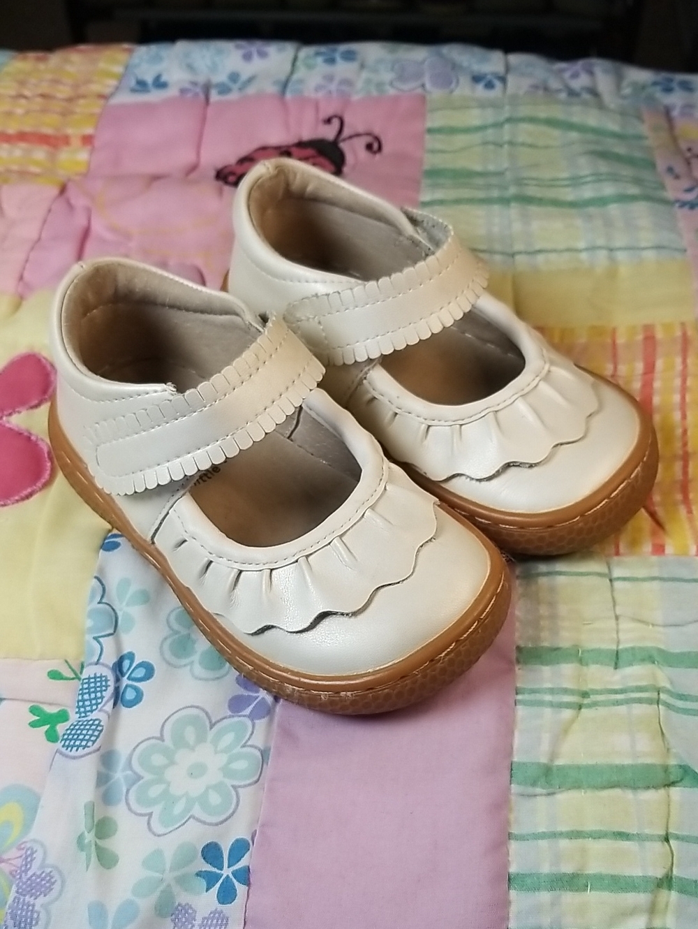 Livie & Luca White Leather Mary Jane Shoes with Ruffles Size 5 Ruche